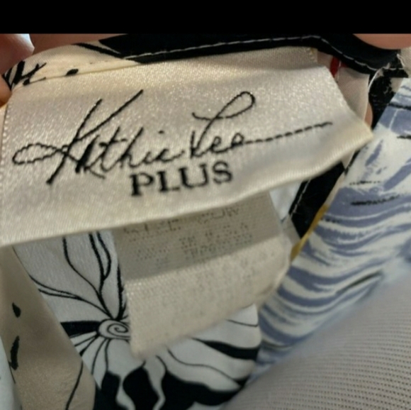 Kathy Lee women's blouse plus Sz 26w short sleeve lightweight multi-color - Picture 2 of 4